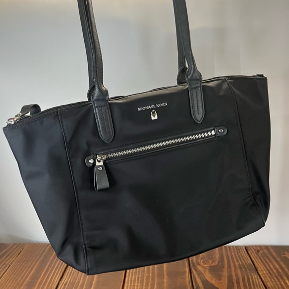 MICHAEL KORS BLACK TOTE - Picture 1 of 12